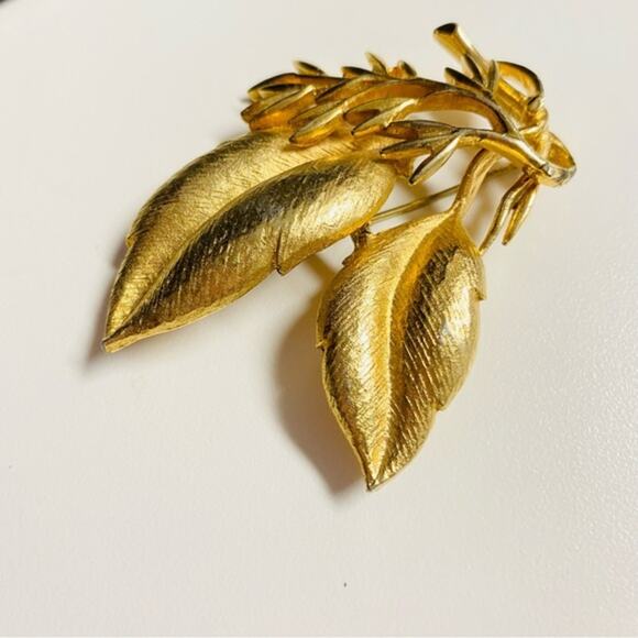 Sarah Coventry Sea Whispers Brushed Gold Leaf Branch Brooch Pin - Picture 6 of 6